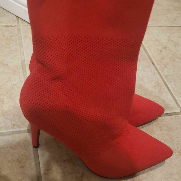 Bright red mid calf high boots - Picture 5 of 7